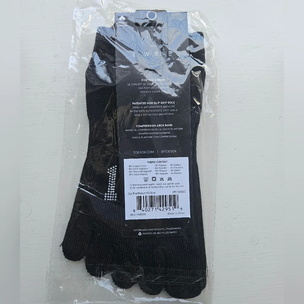 NWT ToeSox Club Pilates 100 Rhinestone Black Low Rise Grip Socks